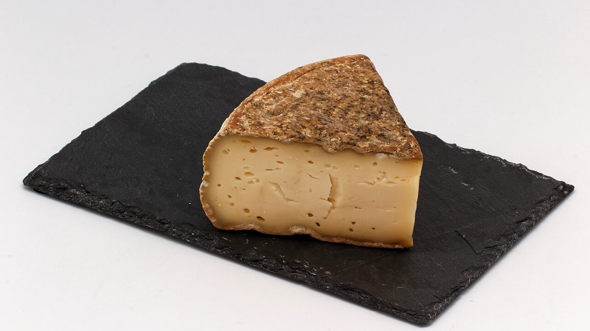 Tomme de Savoie, photographed